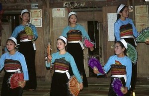 danse village de POM COONG Maichau