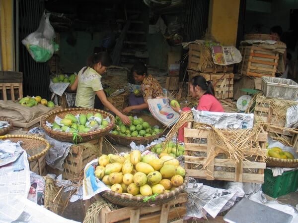 Long Bien market, le marché de nuit d'Hanoi.