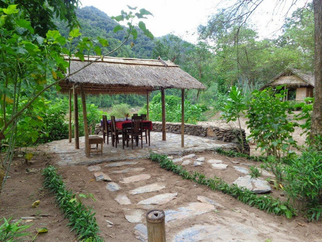 Kamu Lodge Trek Bar